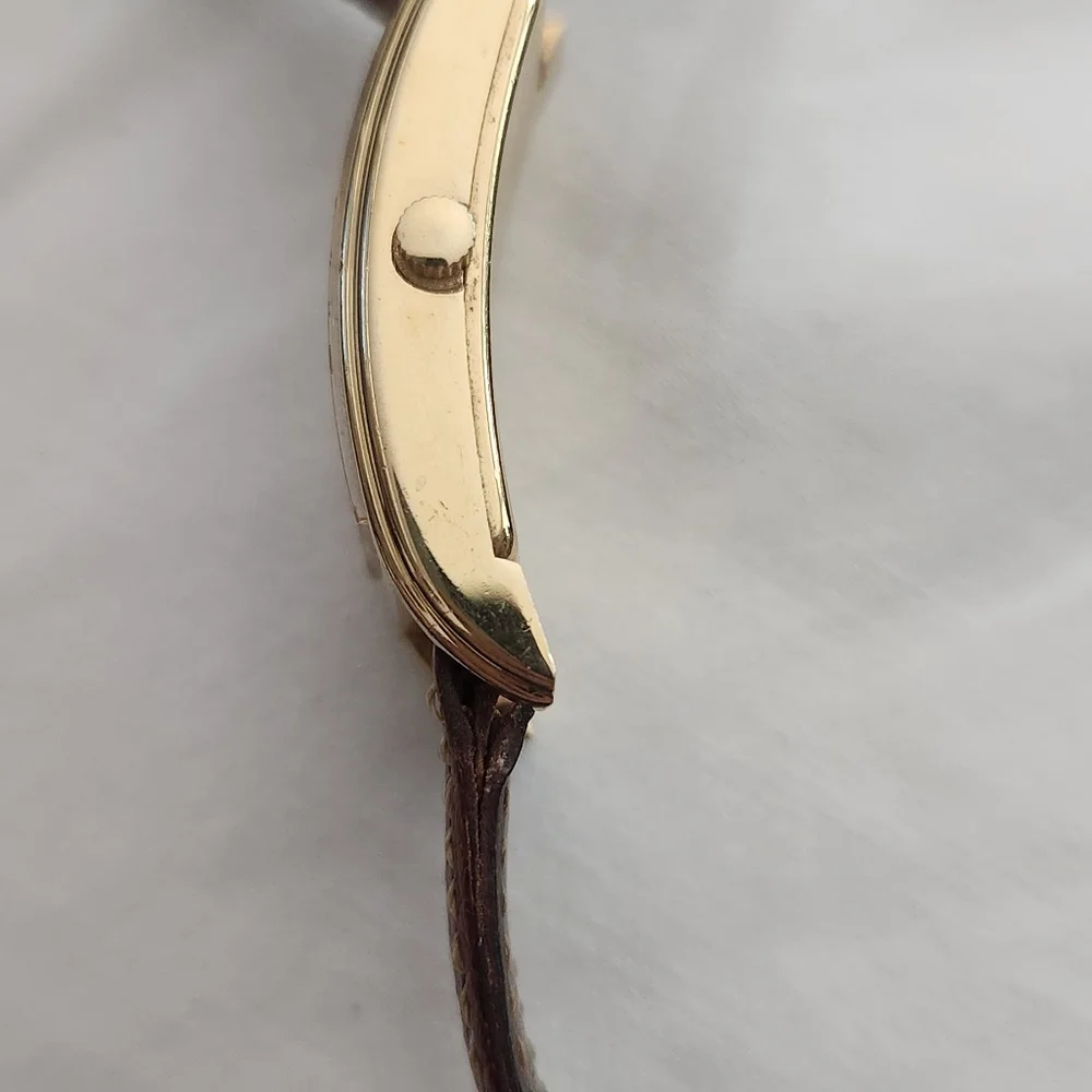 VTG GRUEN CURVEX / SUPER RARE / CREAM DIAL / QUARTZ - Picture 4 of 11